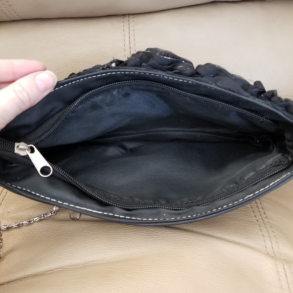 Black Crossbody with Roses - Picture 6 of 7